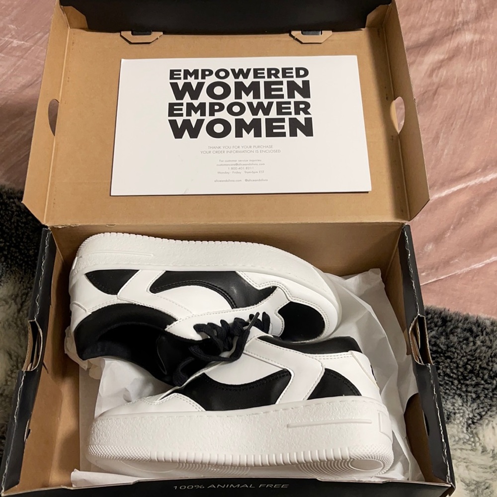 Alice and Olivia Terra sneaker